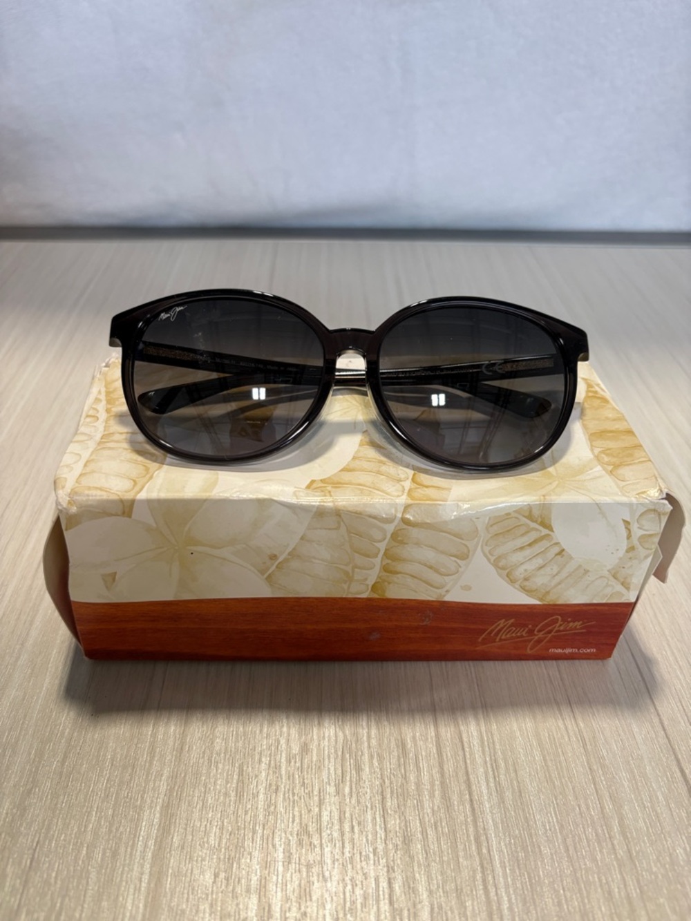 Maui Jim Black Round Gradient Sunglasses with Dark Smoke Lenses
